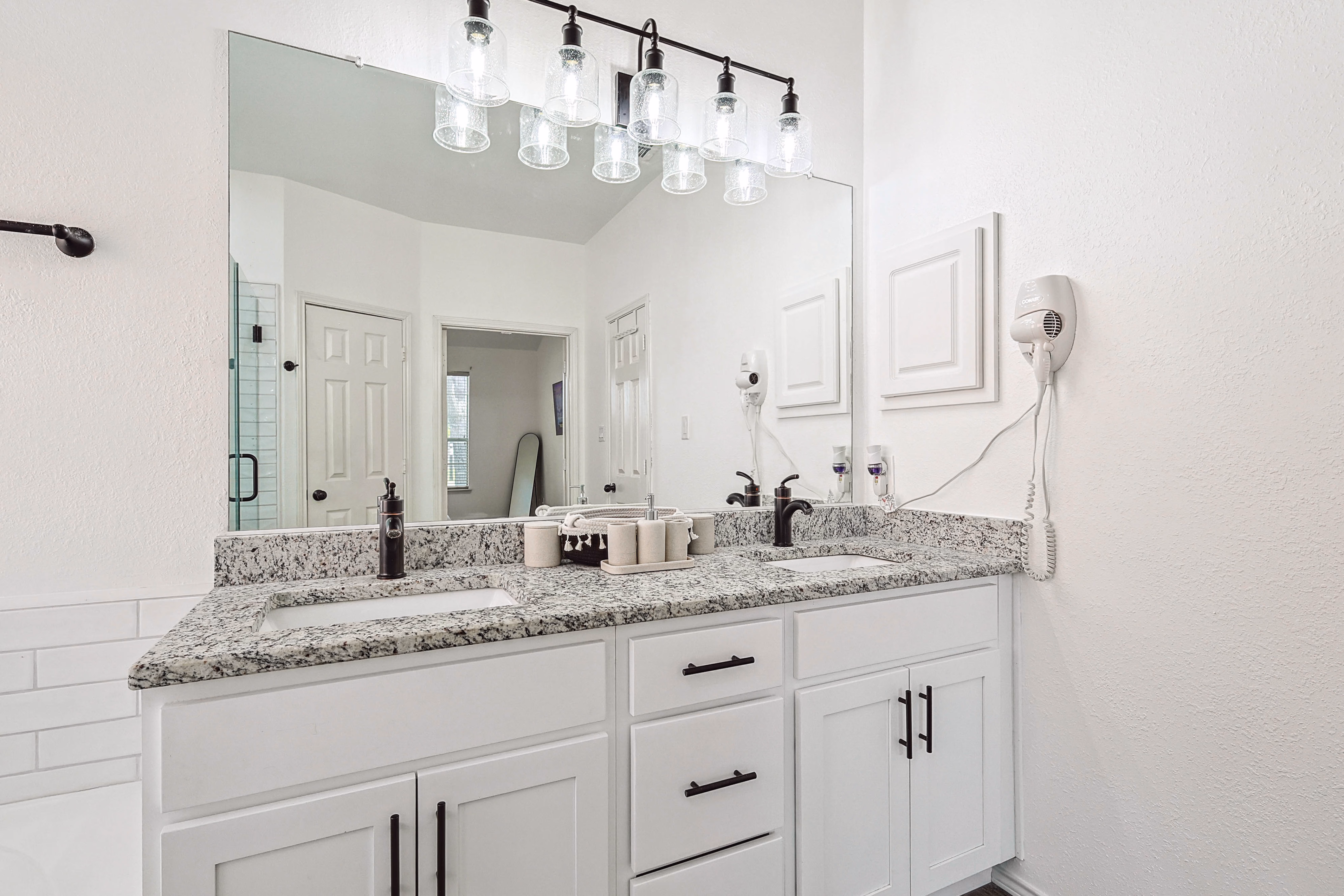 Primary bath — second vanity area with granite top and undermount sinks.